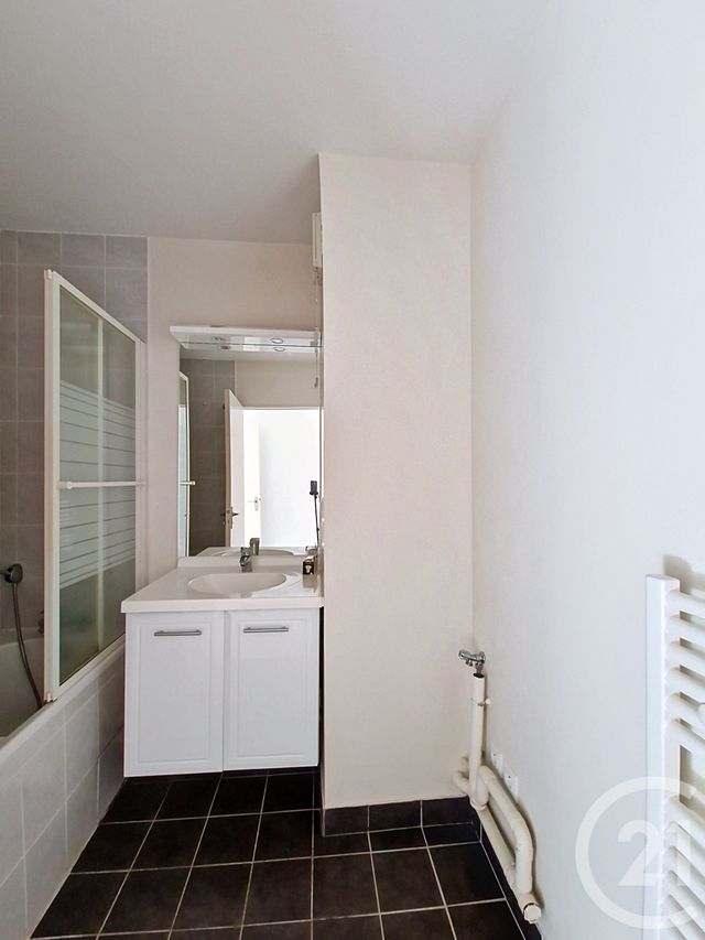 Appartement T3 à vendre - 3 pièces - 59.08 m2 - CEYRAT - 63 - AUVERGNE - Century 21 Stéphane Roume Immobilier