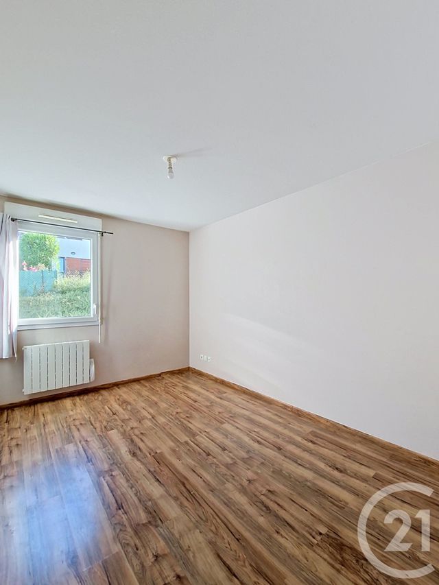 Appartement T3 à vendre - 3 pièces - 59.08 m2 - CEYRAT - 63 - AUVERGNE - Century 21 Stéphane Roume Immobilier