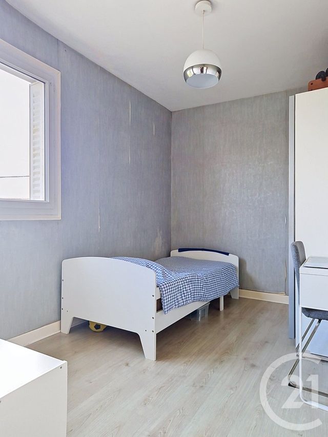 Appartement T5 à vendre - 5 pièces - 75.25 m2 - CLERMONT FERRAND - 63 - AUVERGNE - Century 21 Stéphane Roume Immobilier