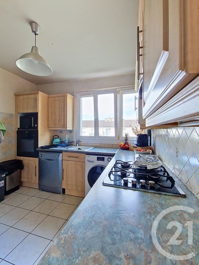 Appartement T5 à vendre - 5 pièces - 75.25 m2 - CLERMONT FERRAND - 63 - AUVERGNE - Century 21 Stéphane Roume Immobilier