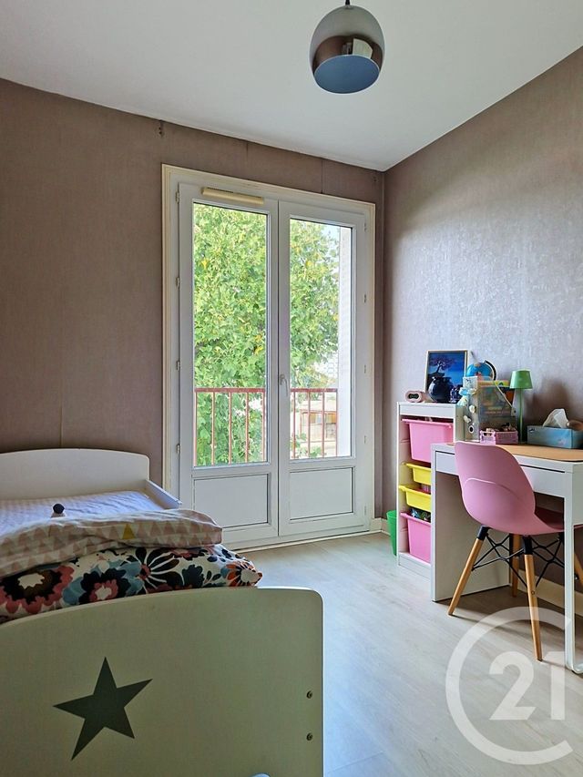 Appartement T5 à vendre - 5 pièces - 75.25 m2 - CLERMONT FERRAND - 63 - AUVERGNE - Century 21 Stéphane Roume Immobilier