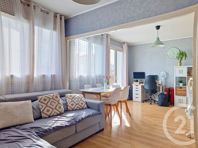 Appartement T5 à vendre - 5 pièces - 75.25 m2 - CLERMONT FERRAND - 63 - AUVERGNE - Century 21 Stéphane Roume Immobilier