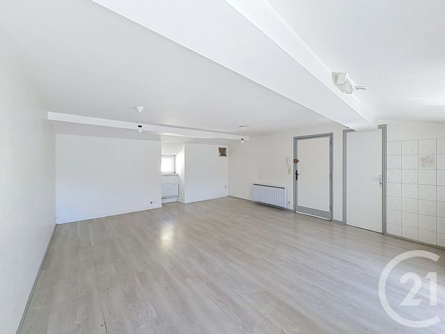 Appartement F3 à louer - 3 pièces - 63.79 m2 - LA ROCHE BLANCHE - 63 - AUVERGNE - Century 21 Stéphane Roume Immobilier
