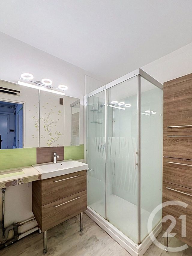 Appartement F3 à vendre - 3 pièces - 74.11 m2 - CHAMALIERES - 63 - AUVERGNE - Century 21 Stéphane Roume Immobilier