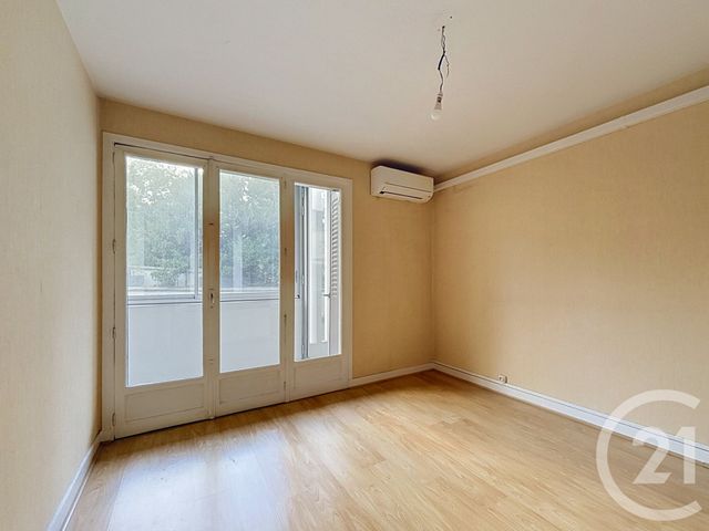 Appartement F3 à vendre - 3 pièces - 74.11 m2 - CHAMALIERES - 63 - AUVERGNE - Century 21 Stéphane Roume Immobilier