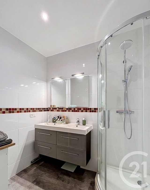 Appartement F4 à vendre - 4 pièces - 75.58 m2 - CLERMONT FERRAND - 63 - AUVERGNE - Century 21 Stéphane Roume Immobilier