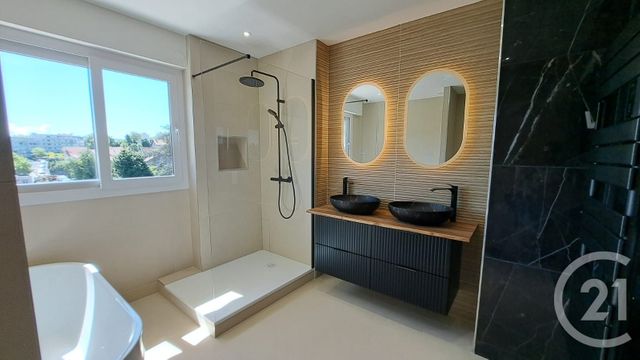 Appartement T6 à vendre - 5 pièces - 100.52 m2 - CHAMALIERES - 63 - AUVERGNE - Century 21 Stéphane Roume Immobilier