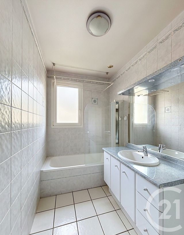 Appartement F4 à vendre - 4 pièces - 109.0 m2 - CLERMONT FERRAND - 63 - AUVERGNE - Century 21 Stéphane Roume Immobilier