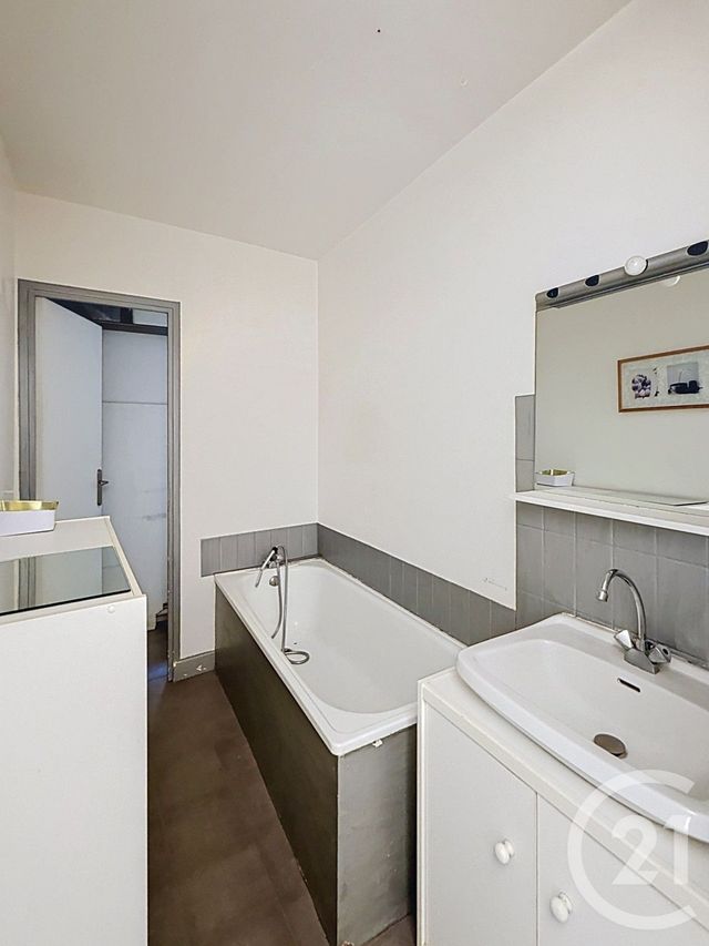 Appartement F2 à vendre - 2 pièces - 33.24 m2 - CLERMONT FERRAND - 63 - AUVERGNE - Century 21 Stéphane Roume Immobilier