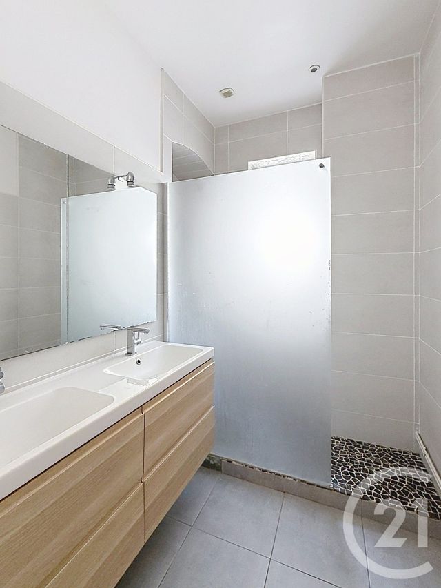 Appartement F4 à vendre - 5 pièces - 105.01 m2 - CLERMONT FERRAND - 63 - AUVERGNE - Century 21 Stéphane Roume Immobilier