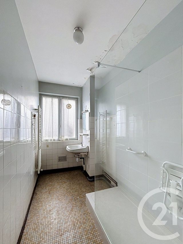 Appartement F2 à vendre - 2 pièces - 47.84 m2 - CHAMALIERES - 63 - AUVERGNE - Century 21 Stéphane Roume Immobilier