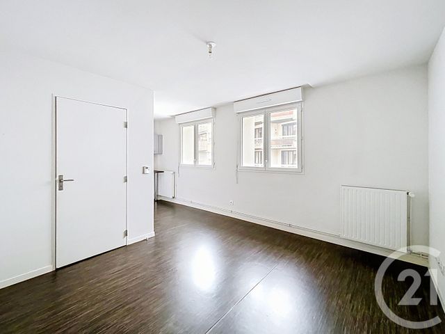 Appartement F2 à vendre - 2 pièces - 32.1 m2 - CLERMONT FERRAND - 63 - AUVERGNE - Century 21 Stéphane Roume Immobilier