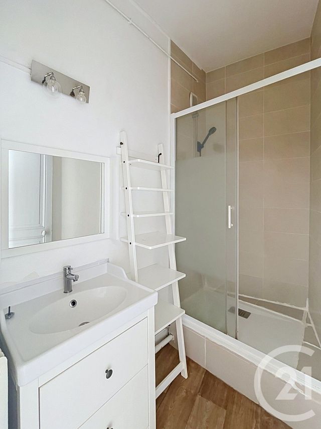 Appartement F2 à vendre - 2 pièces - 40.92 m2 - CLERMONT FERRAND - 63 - AUVERGNE - Century 21 Stéphane Roume Immobilier