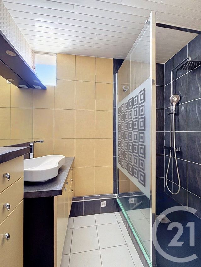 Appartement F4 à vendre - 4 pièces - 69.51 m2 - CHAMALIERES - 63 - AUVERGNE - Century 21 Stéphane Roume Immobilier