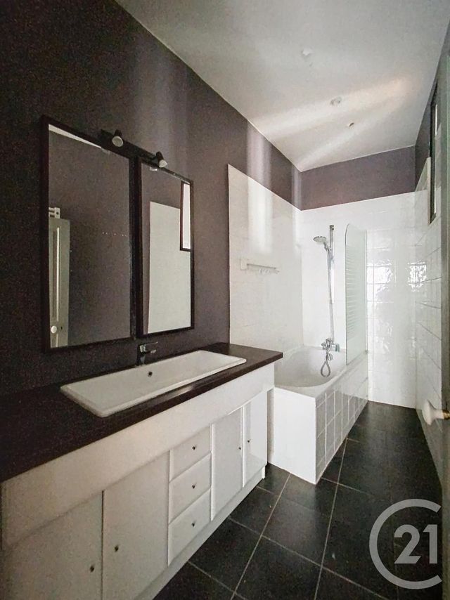 Appartement F3 à louer - 3 pièces - 76.87 m2 - CLERMONT FERRAND - 63 - AUVERGNE - Century 21 Stéphane Roume Immobilier