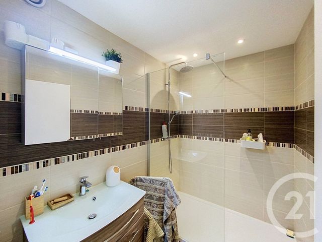Appartement F3 à louer - 3 pièces - 66.83 m2 - CLERMONT FERRAND - 63 - AUVERGNE - Century 21 Stéphane Roume Immobilier