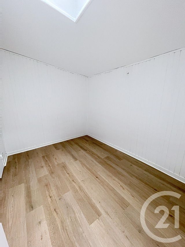 Appartement F1 bis à vendre - 2 pièces - 24.92 m2 - CLERMONT FERRAND - 63 - AUVERGNE - Century 21 Stéphane Roume Immobilier