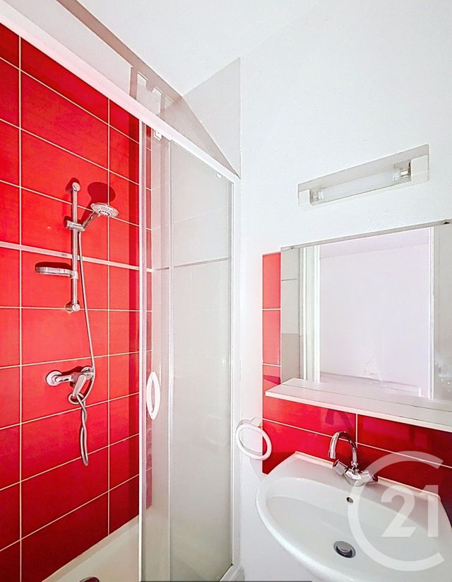 Appartement F1 à vendre - 1 pièce - 25.65 m2 - CLERMONT FERRAND - 63 - AUVERGNE - Century 21 Stéphane Roume Immobilier