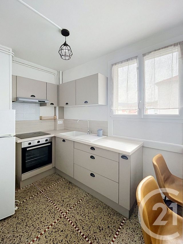 Appartement F3 à vendre - 3 pièces - 55.62 m2 - CLERMONT FERRAND - 63 - AUVERGNE - Century 21 Stéphane Roume Immobilier