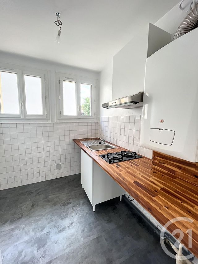 Appartement F3 à louer - 3 pièces - 59.0 m2 - CLERMONT FERRAND - 63 - AUVERGNE - Century 21 Stéphane Roume Immobilier