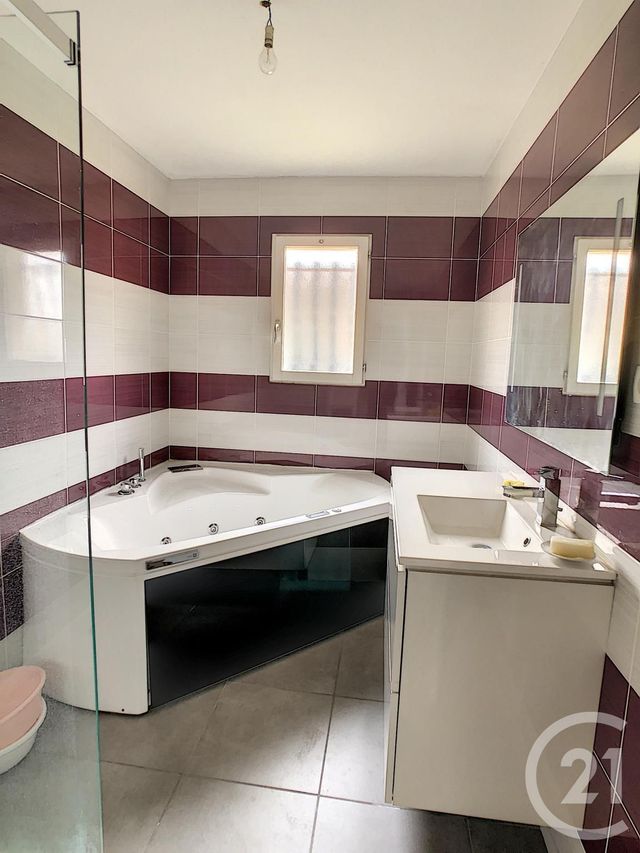 maison à louer - 8 pièces - 165.37 m2 - CLERMONT FERRAND - 63 - AUVERGNE - Century 21 Stéphane Roume Immobilier