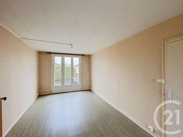 Appartement à louer - 4 pièces - 66.0 m2 - CLERMONT FERRAND - 63 - AUVERGNE - Century 21 Stéphane Roume Immobilier