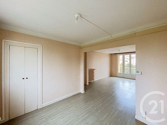 Appartement à louer - 4 pièces - 66.0 m2 - CLERMONT FERRAND - 63 - AUVERGNE - Century 21 Stéphane Roume Immobilier