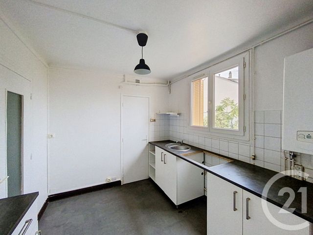 Appartement à louer - 4 pièces - 66.0 m2 - CLERMONT FERRAND - 63 - AUVERGNE - Century 21 Stéphane Roume Immobilier