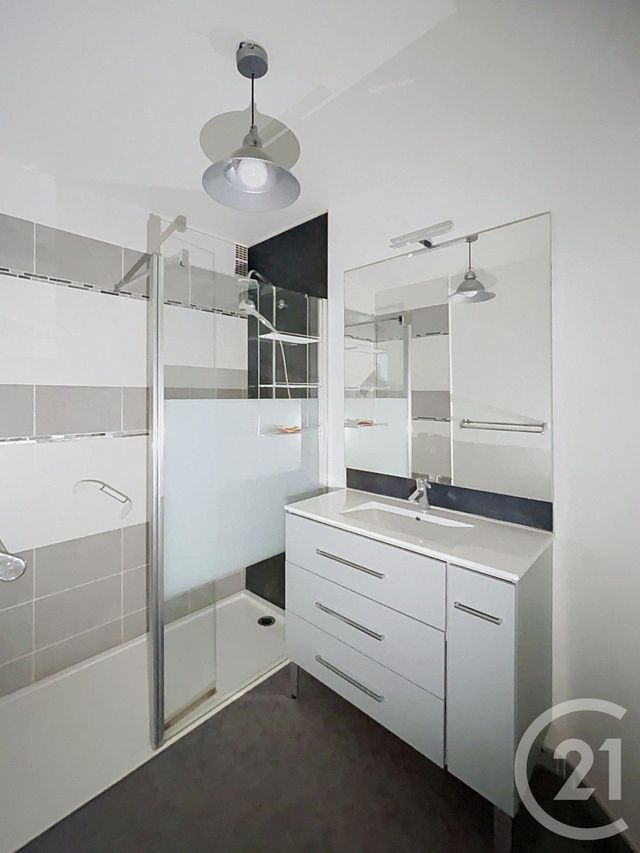 Appartement F3 à vendre - 3 pièces - 73.92 m2 - CLERMONT FERRAND - 63 - AUVERGNE - Century 21 Stéphane Roume Immobilier