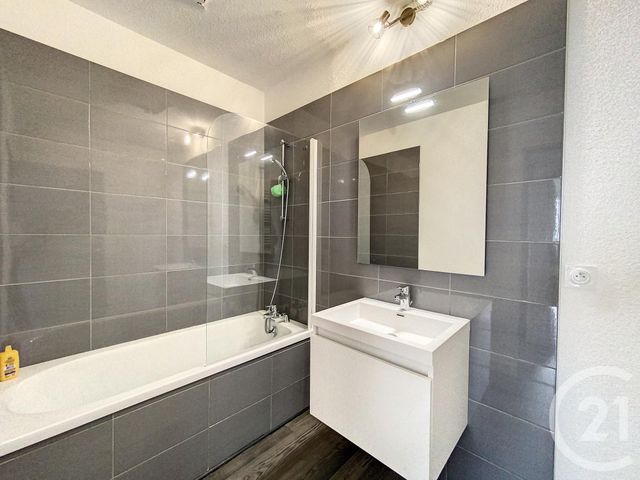 Appartement F3 bis à louer - 4 pièces - 81.35 m2 - CLERMONT FERRAND - 63 - AUVERGNE - Century 21 Stéphane Roume Immobilier