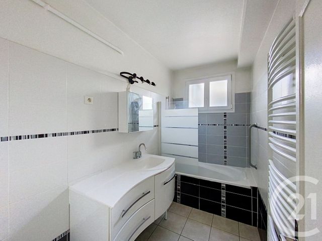 Appartement F3 à louer - 3 pièces - 69.27 m2 - CLERMONT FERRAND - 63 - AUVERGNE - Century 21 Stéphane Roume Immobilier